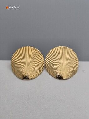 Monet Gold Tone Shell Earrings Ribbed Scallop Fan Studs 3/4" Vintage